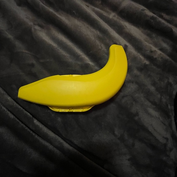 Tupperware Limited Edition Yellow Banana Holder - Picture 3 of 8